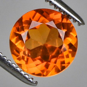Orangefarbener Saphir mit ca. 5 mm