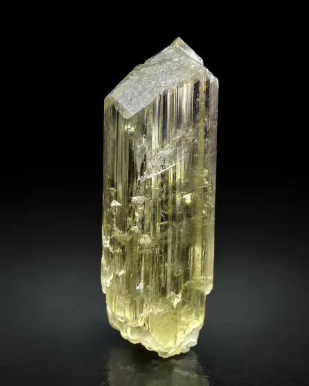 Hiddenite (Grüner Spodumen)